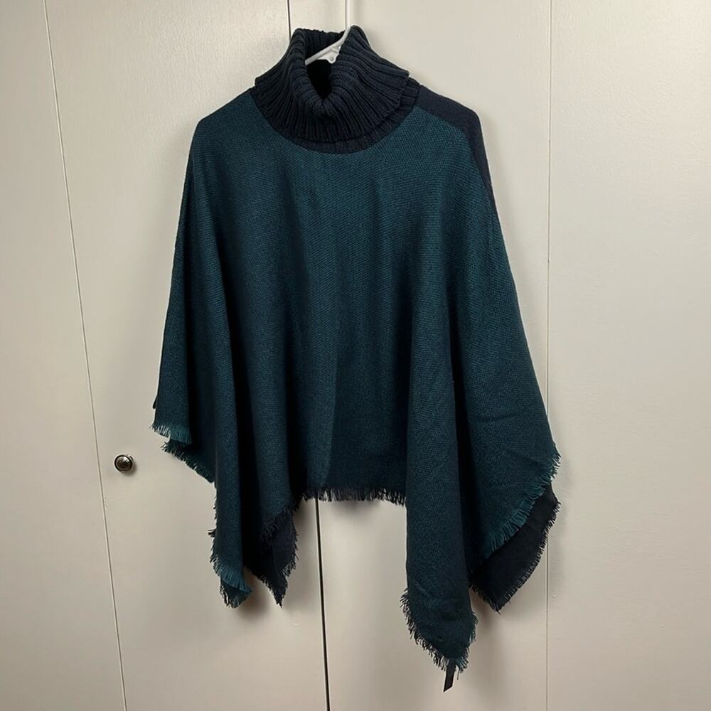 Tahari Poncho Ribbed Turtleneck Blue Fringed